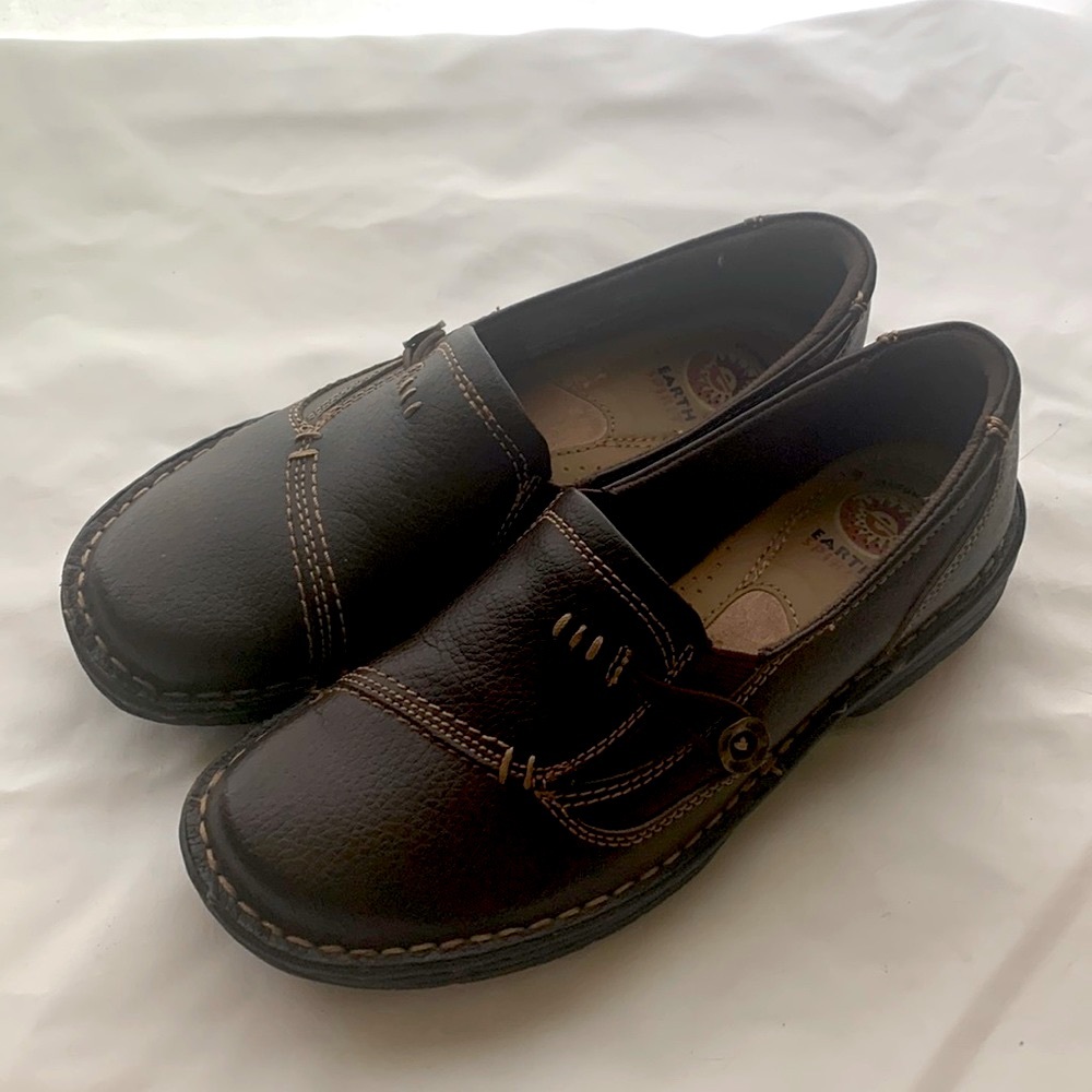 Earth Spirit Women’s leather Slip on Shoes. Like New! Size 7